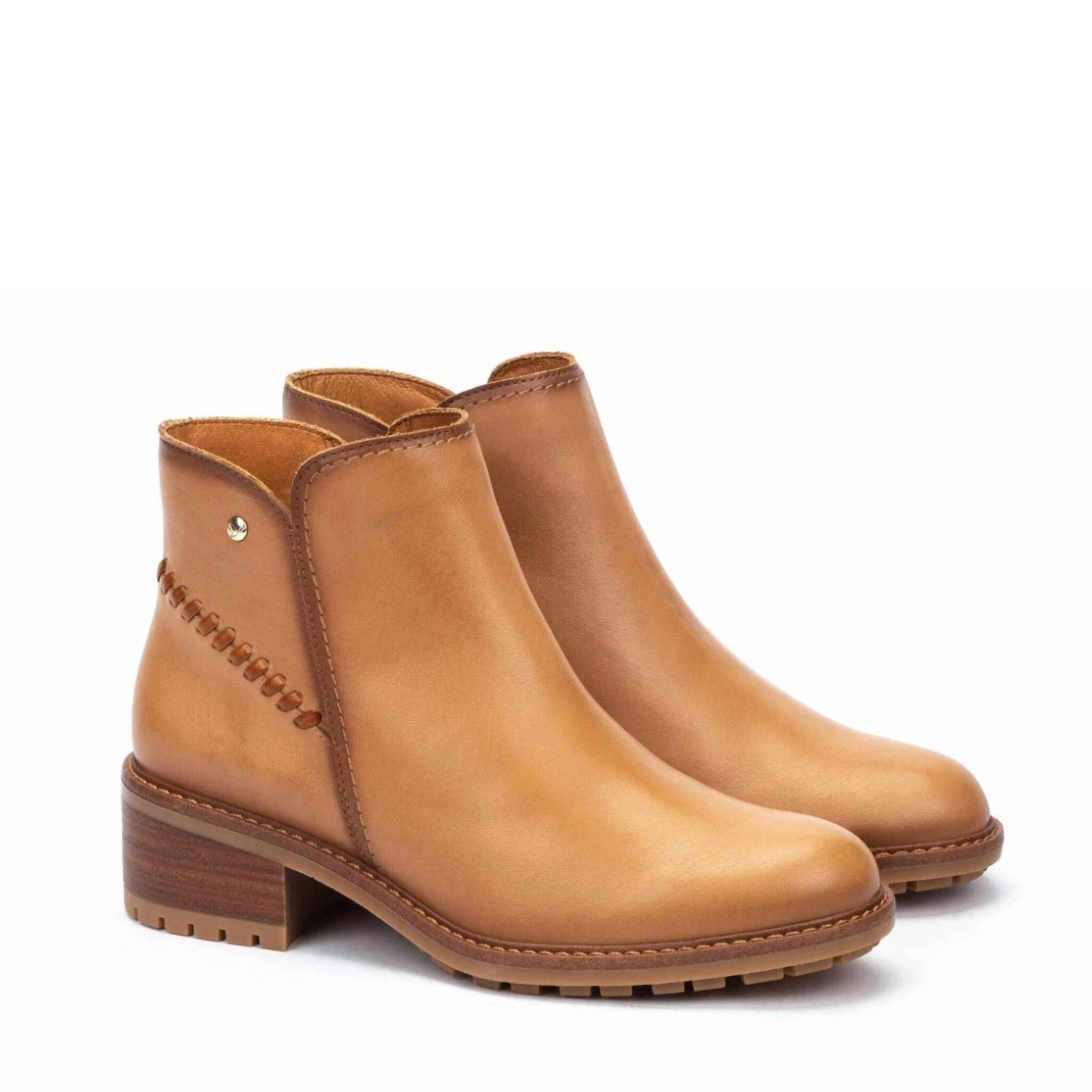 New Pikolinos Women's Medina 8871 Boots In Vanilla